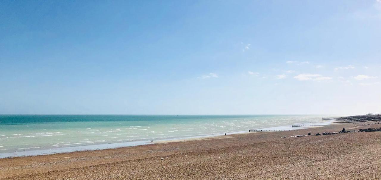 Lancing Beach Apartment. Dış mekan fotoğraf